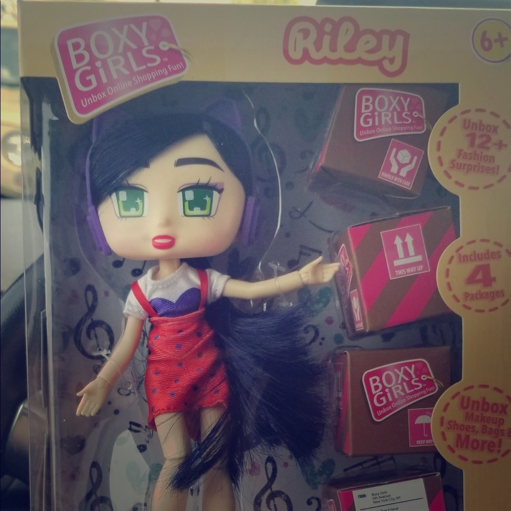 Boxy girls Riley